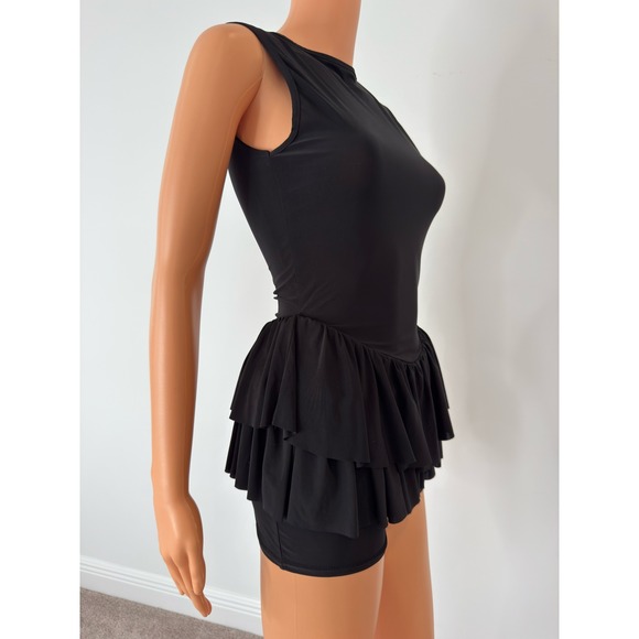 PrettyLittleThing Black Sleeveless Tiered Ruffle Romper Womens 2 Keyhole Back 2 - Picture 4 of 12